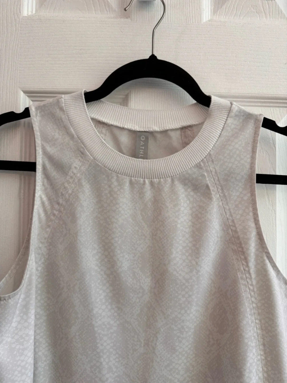 ATHLETA Zephyr Refined Tank Snakeskin Print Viper Size XS